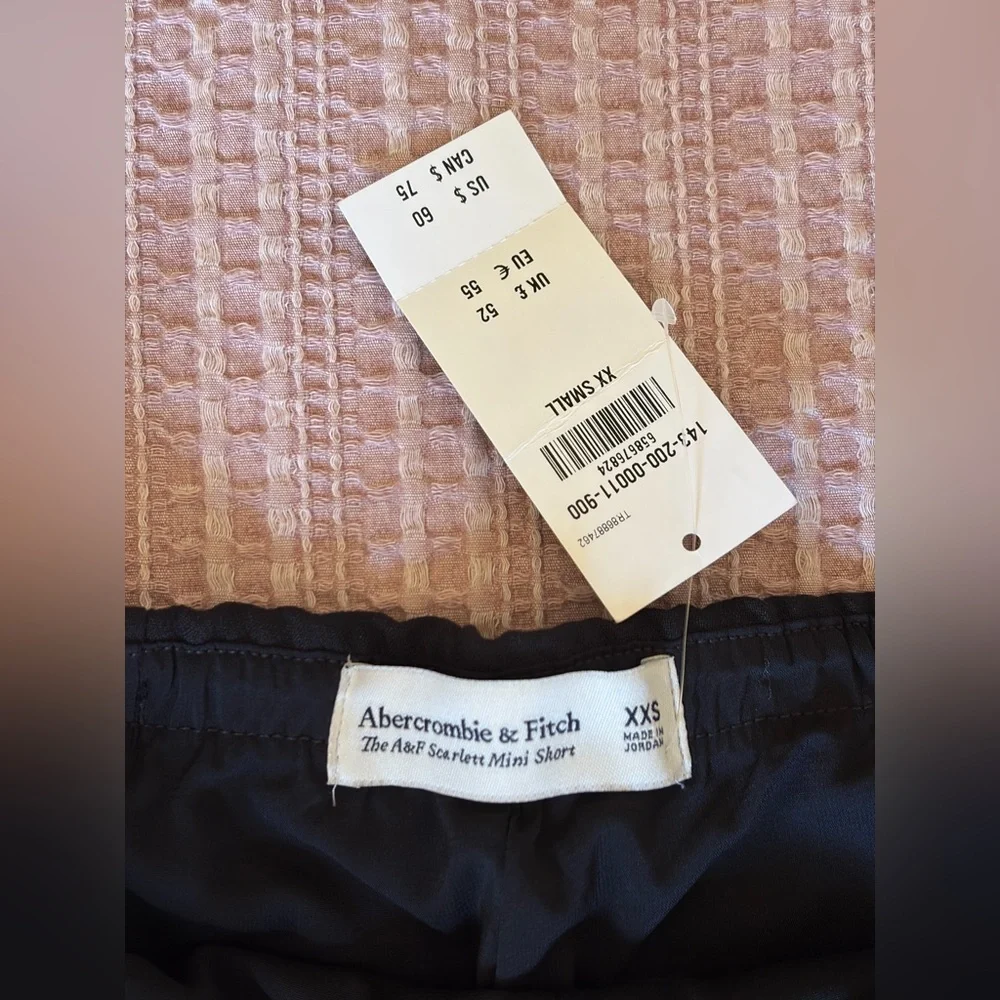 NWT A&F Black Mini Skort - Picture 3 of 3